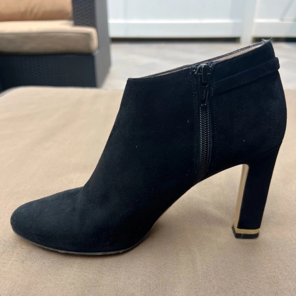 Kate Spade Womens Black Suede Gold Bow Heeled Ankle Bootie Side Zip Size 8.5 - Picture 3 of 9